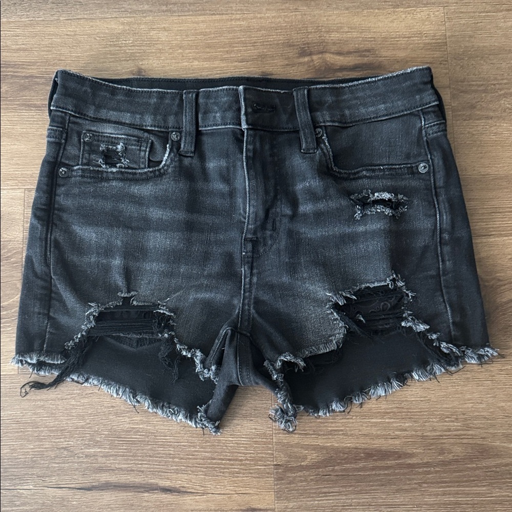 Woman's Black American Eagle Outfitters High Rise Shortie. Size 4